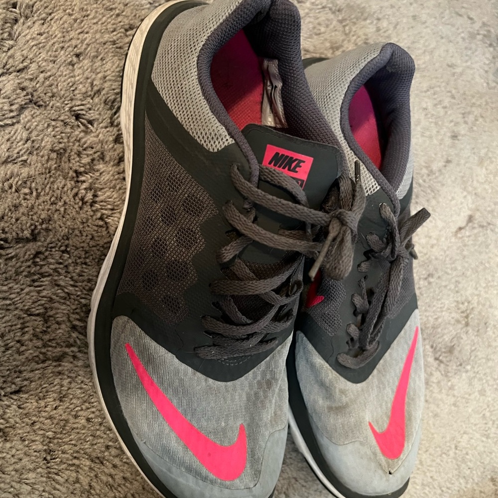 Nikes Womens Sneakers